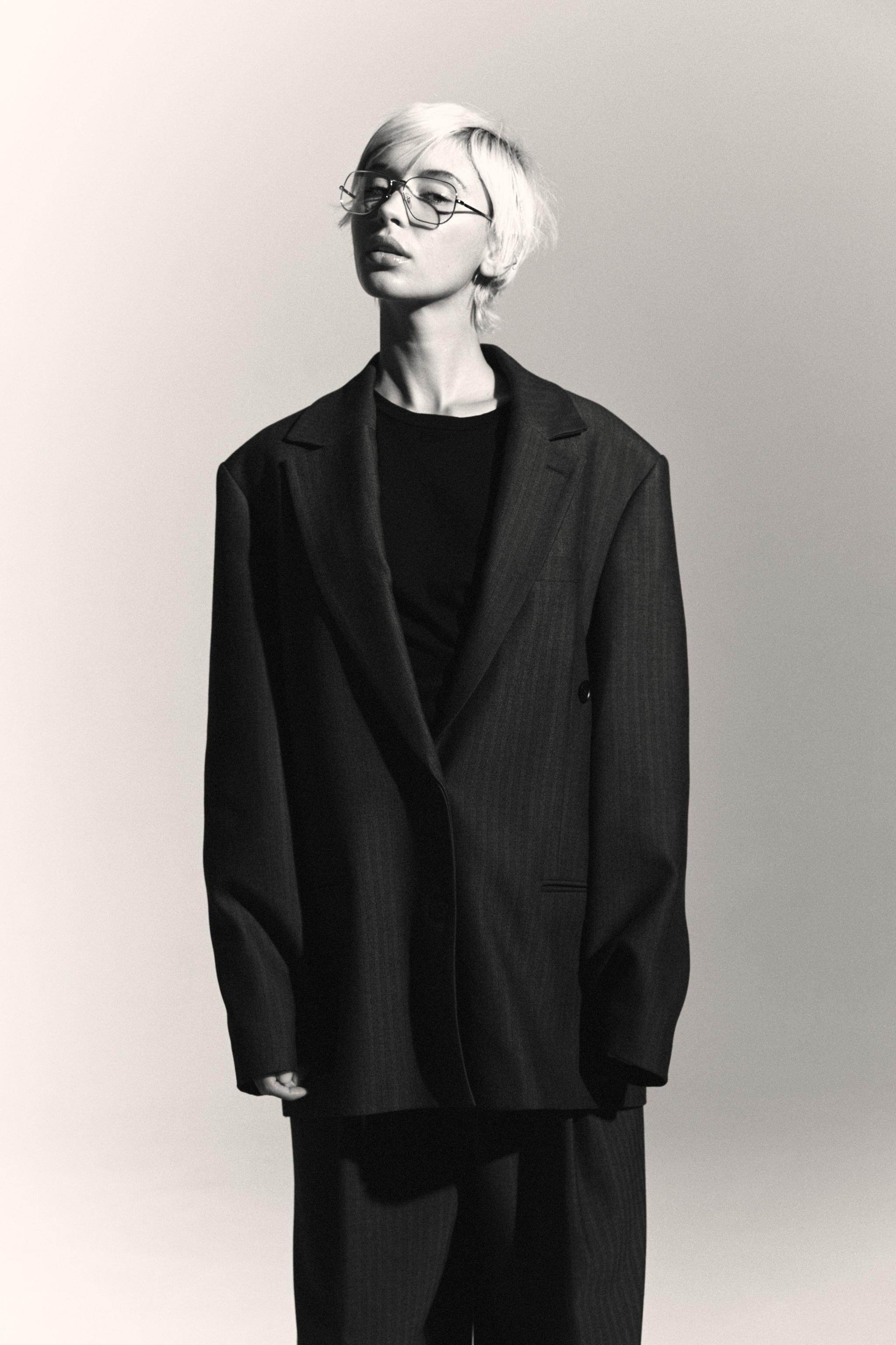 OVERSIZED MULTI-POSITION BUTTON BLAZER